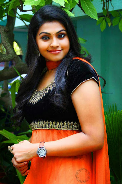 Danielle sharp front